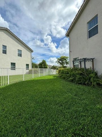 5035 Eucalyptus Dr, Hollywood, FL 33021