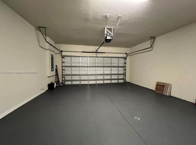 5035 Eucalyptus Dr, Hollywood, FL 33021