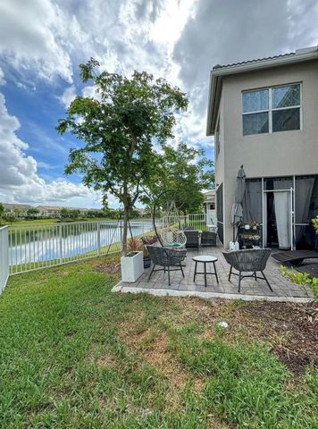 5035 Eucalyptus Dr, Hollywood, FL 33021