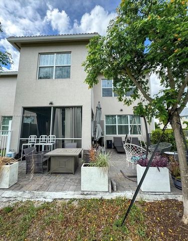 5035 Eucalyptus Dr, Hollywood, FL 33021