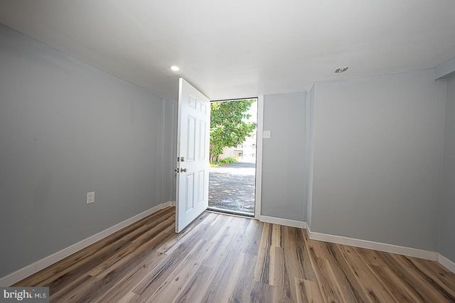 565 CHESTER PIKE, Prospect Park, PA 19076