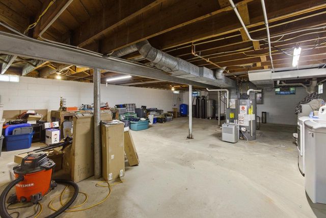 12215 W Mcshane ROAD, Franklin, WI 53132