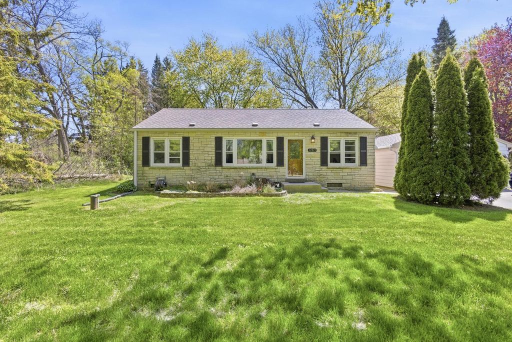 12215 W Mcshane ROAD, Franklin, WI 53132
