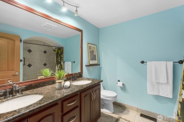 16 Cascade Key, Bellevue, WA 98006