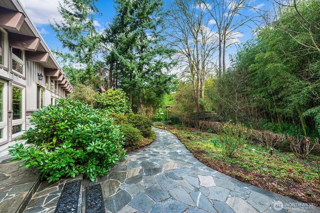 16 Cascade Key, Bellevue, WA 98006