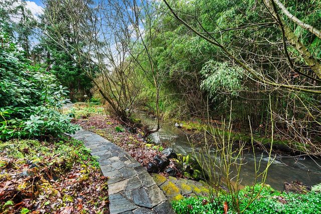 16 Cascade Key, Bellevue, WA 98006