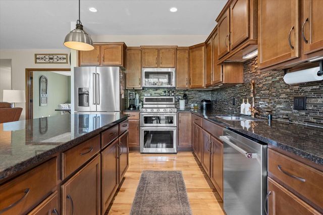 N173W19972 Creekside DRIVE, Jackson, WI 53037