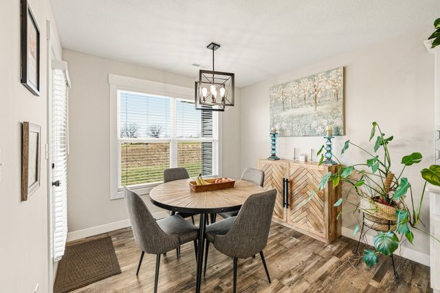 2491 GREENSIDE DR, Boonville, MO 65233