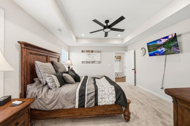 2491 GREENSIDE DR, Boonville, MO 65233