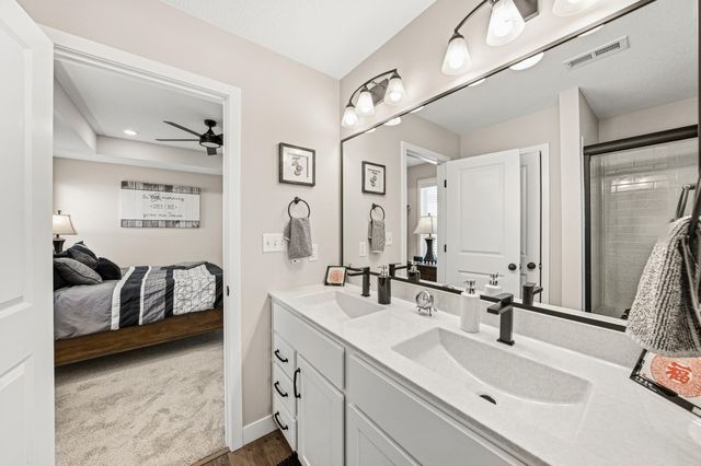 2491 GREENSIDE DR, Boonville, MO 65233