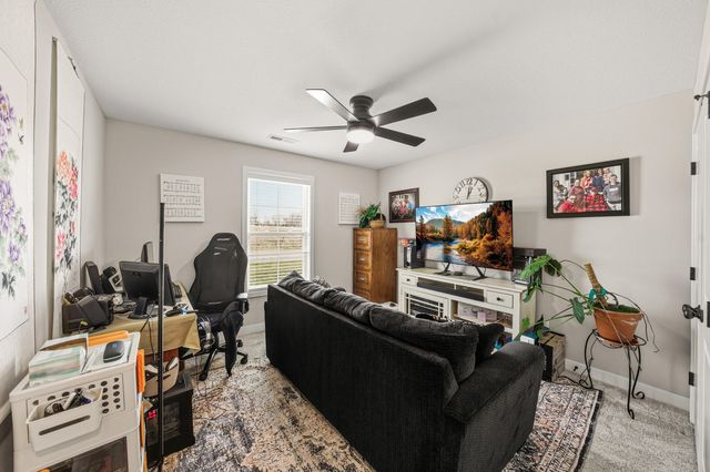 2491 GREENSIDE DR, Boonville, MO 65233