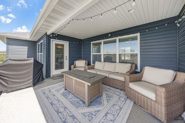 2491 GREENSIDE DR, Boonville, MO 65233