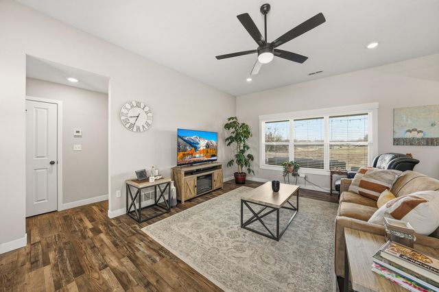 2491 GREENSIDE DR, Boonville, MO 65233