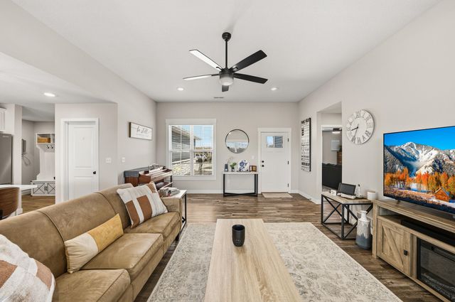 2491 GREENSIDE DR, Boonville, MO 65233