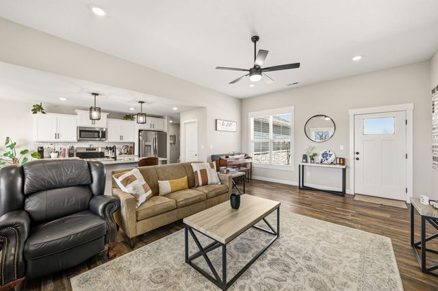 2491 GREENSIDE DR, Boonville, MO 65233