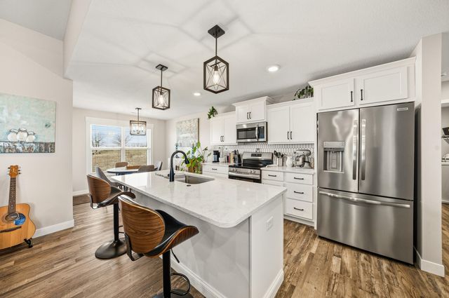 2491 GREENSIDE DR, Boonville, MO 65233