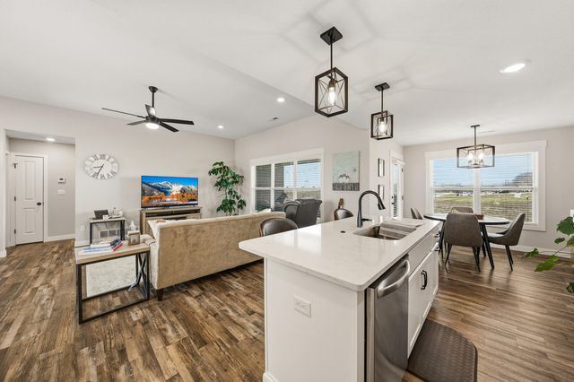 2491 GREENSIDE DR, Boonville, MO 65233