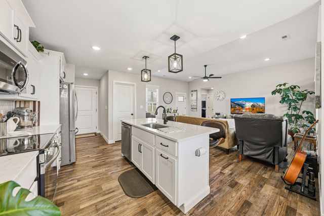 2491 GREENSIDE DR, Boonville, MO 65233