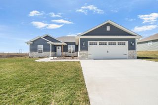 2491 GREENSIDE DR, Boonville, MO 65233