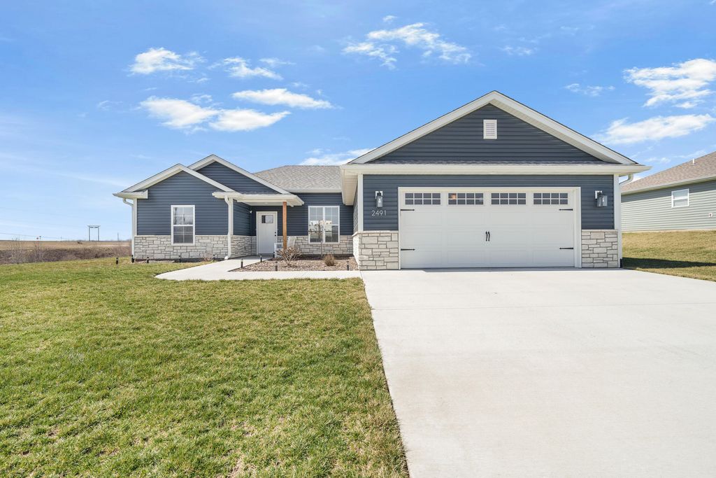 2491 GREENSIDE DR, Boonville, MO 65233