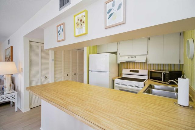 5476 SWIFT ROAD 19, Sarasota, FL 34231