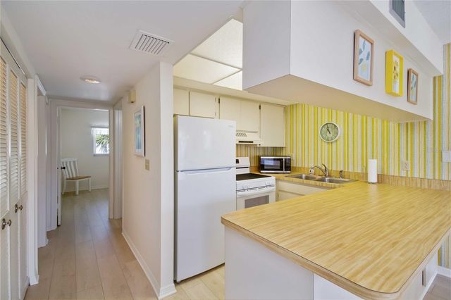 5476 SWIFT ROAD 19, Sarasota, FL 34231