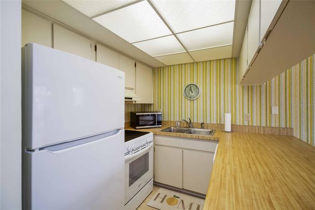 5476 SWIFT ROAD 19, Sarasota, FL 34231