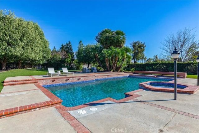 10900 Remmet Avenue, Chatsworth, CA 91311