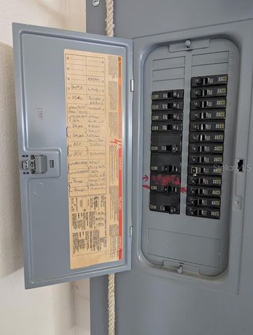 108 TWIN LAKE CIRCLE, Umatilla, FL 32784