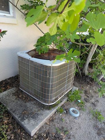 108 TWIN LAKE CIRCLE, Umatilla, FL 32784