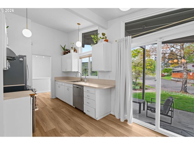 15051 Nw OAKMONT Loop, Beaverton, OR 97006