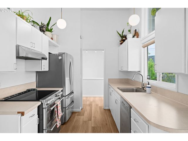 15051 Nw OAKMONT Loop, Beaverton, OR 97006
