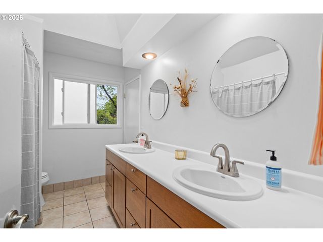 15051 Nw OAKMONT Loop, Beaverton, OR 97006
