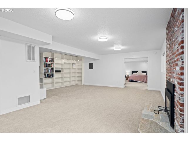 15051 Nw OAKMONT Loop, Beaverton, OR 97006