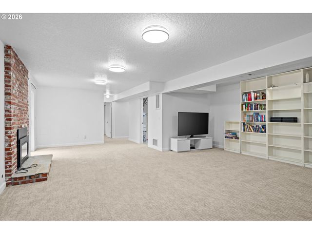 15051 Nw OAKMONT Loop, Beaverton, OR 97006