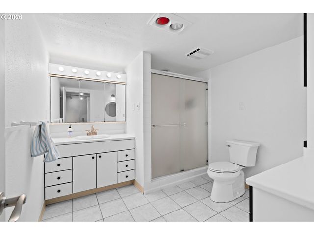 15051 Nw OAKMONT Loop, Beaverton, OR 97006