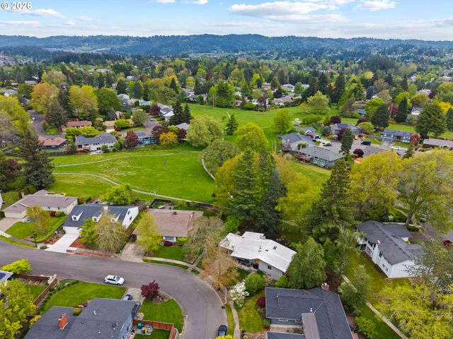 15051 Nw OAKMONT Loop, Beaverton, OR 97006