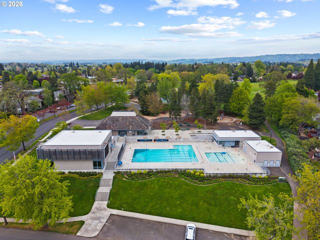 15051 Nw OAKMONT Loop, Beaverton, OR 97006