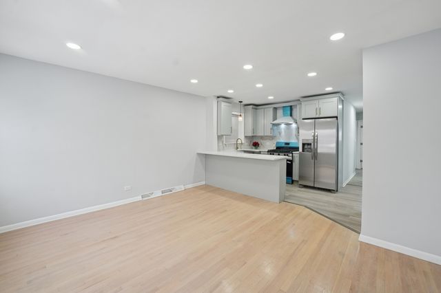 4914 W 32nd Place, Cicero, IL 60804