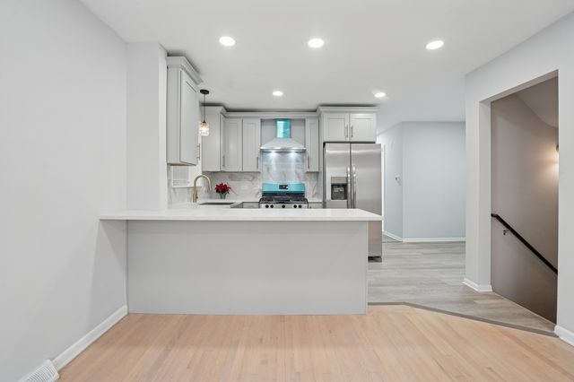 4914 W 32nd Place, Cicero, IL 60804