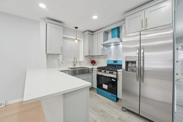 4914 W 32nd Place, Cicero, IL 60804