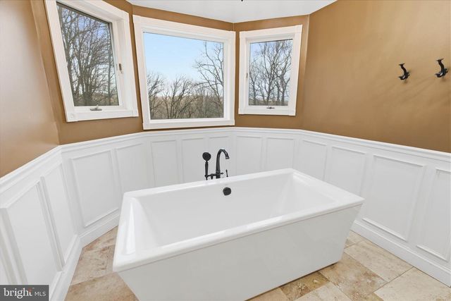 20 VINEYARD LN, Bechtelsville, PA 19505