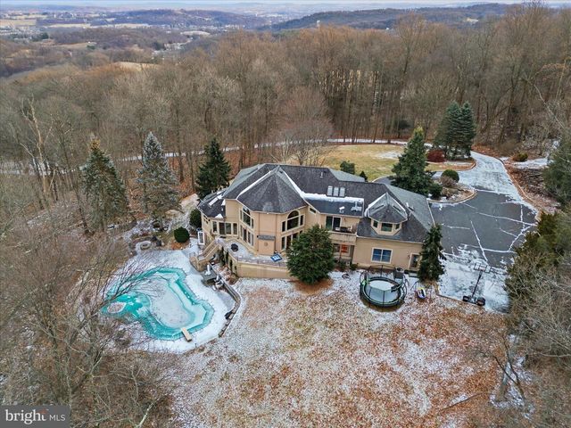 20 VINEYARD LN, Bechtelsville, PA 19505