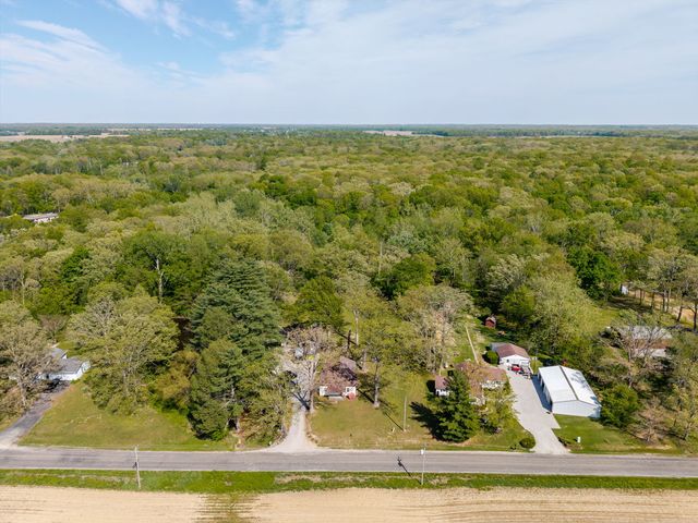 1140 Race Track Road, Centralia, IL 62801