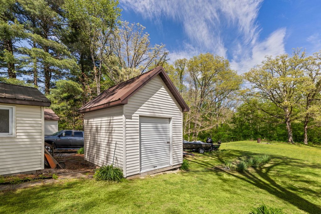 Image 13 of property listing at 1140 Race Track Road, Centralia, IL 62801