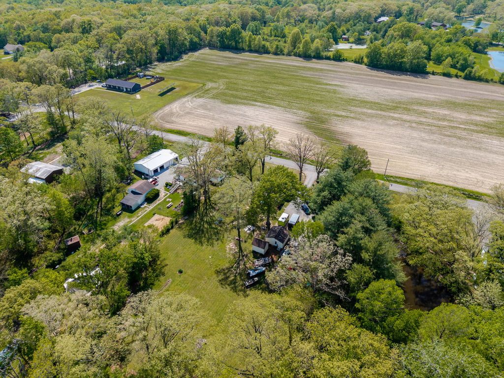 Image 14 of property listing at 1140 Race Track Road, Centralia, IL 62801