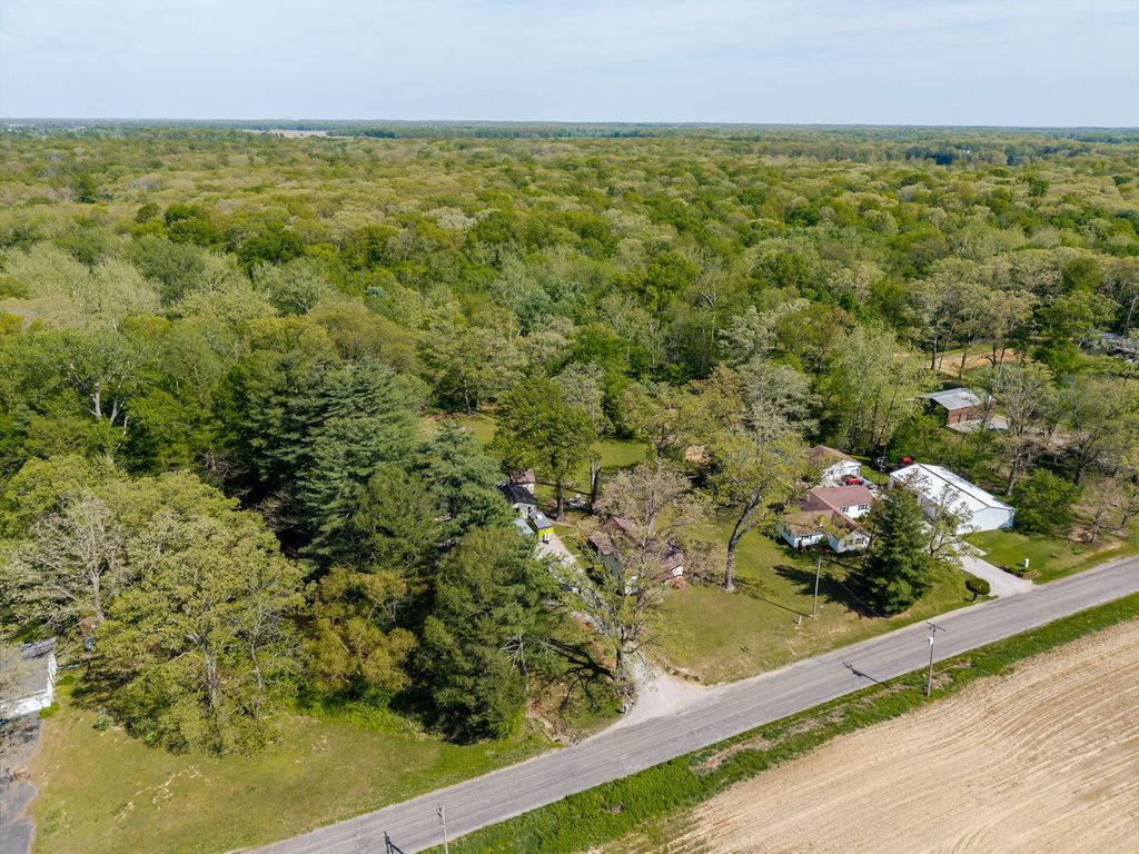 Image 18 of property listing at 1140 Race Track Road, Centralia, IL 62801