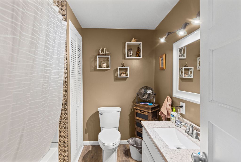 Image 25 of property listing at 1140 Race Track Road, Centralia, IL 62801