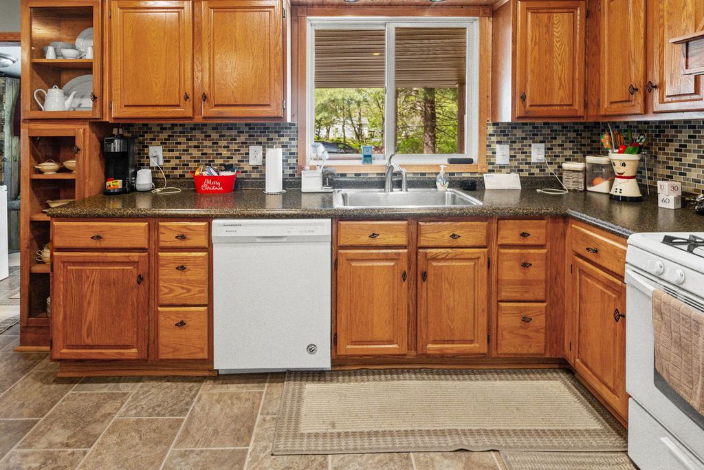 Image 28 of property listing at 1140 Race Track Road, Centralia, IL 62801