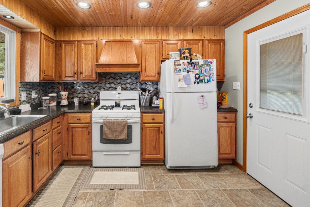 Image 30 of property listing at 1140 Race Track Road, Centralia, IL 62801